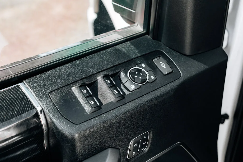 Ford F350SD photo 23