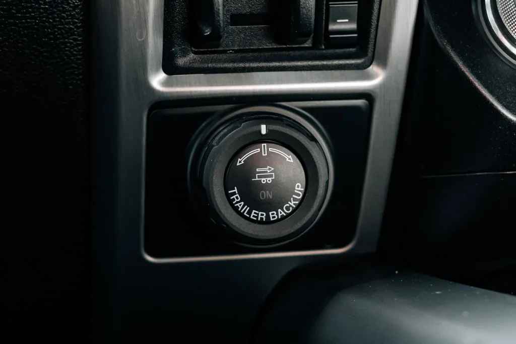 Ford F350SD photo 32