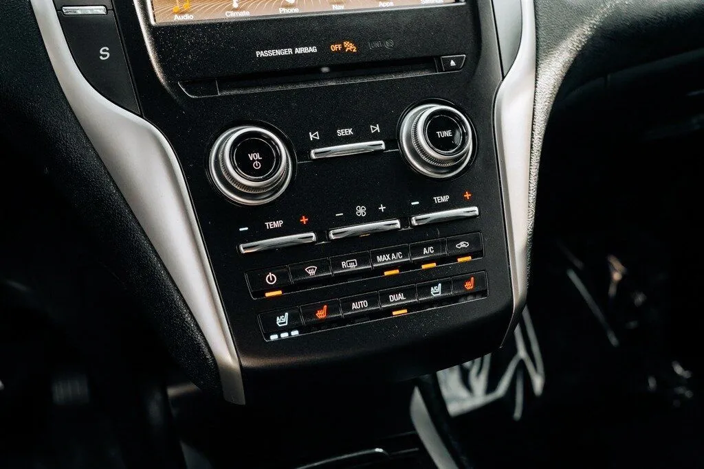 Lincoln MKC photo 32