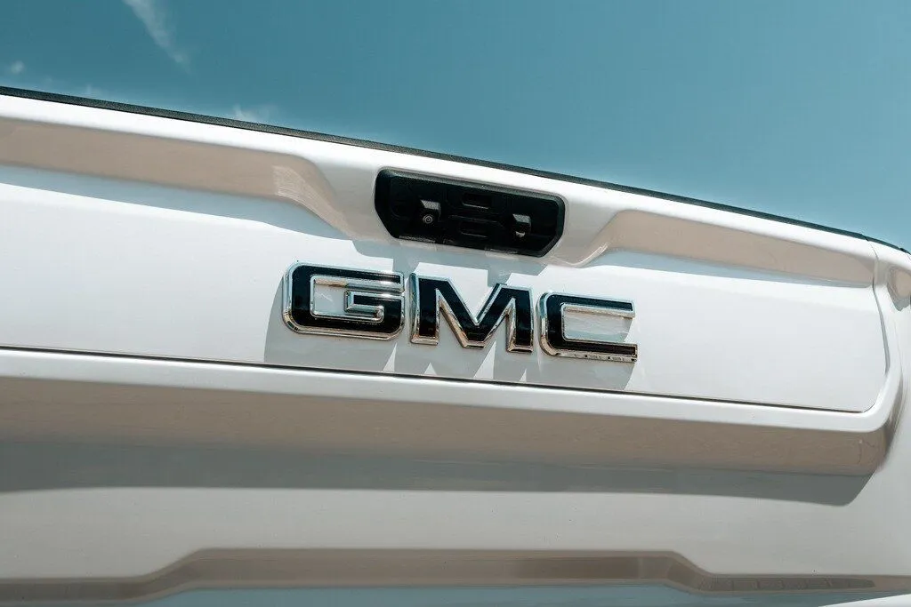 GMC Sierra photo 16