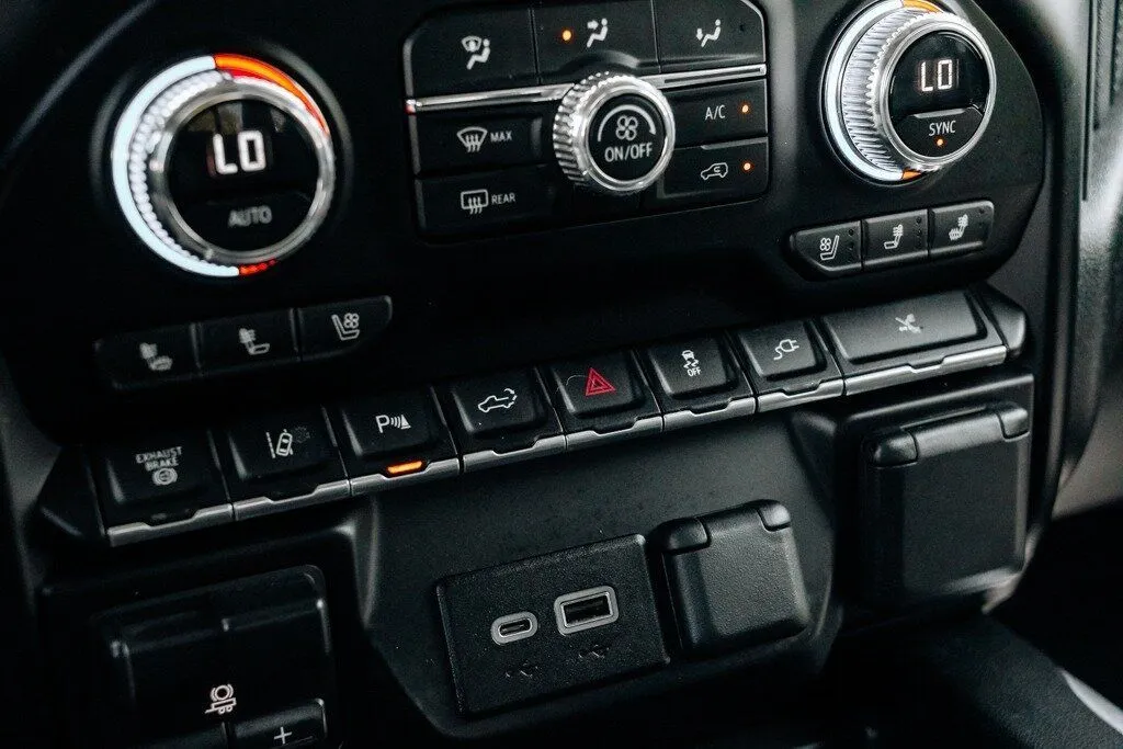 GMC Sierra photo 37