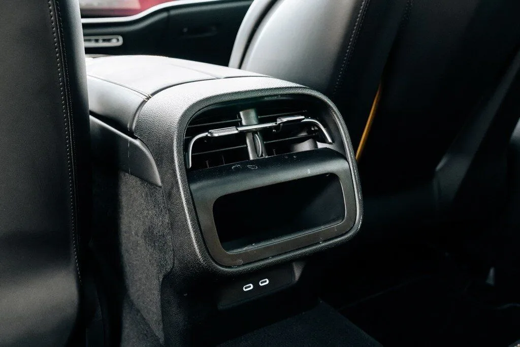 Mercedes-Benz E-Class photo 51