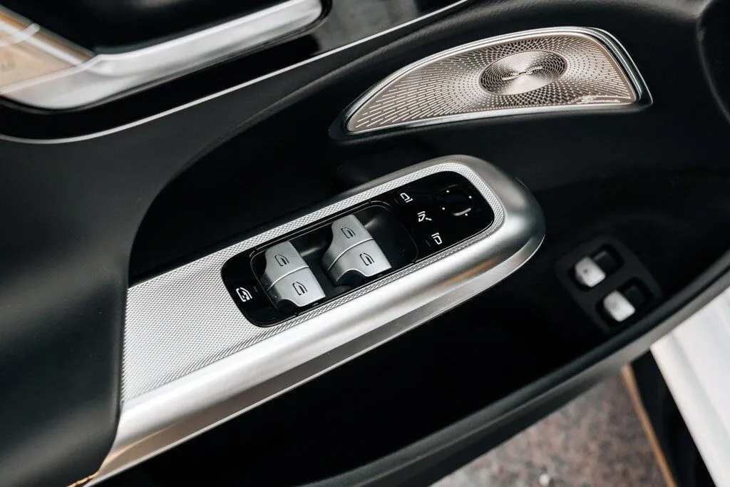 Mercedes-Benz E-Class photo 23