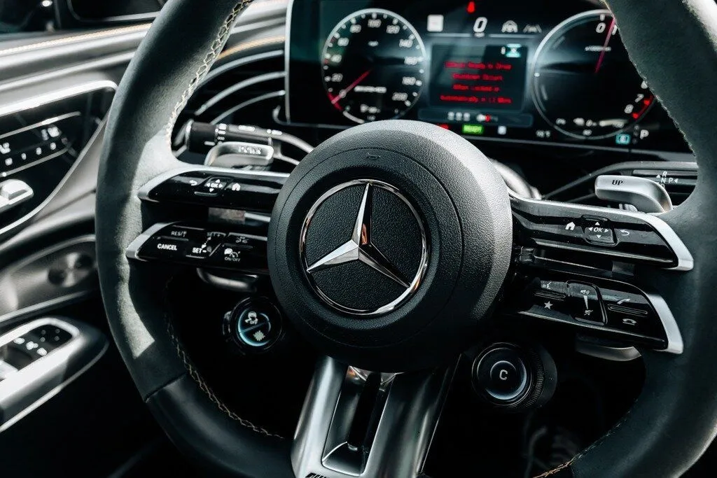 Mercedes-Benz E-Class photo 30