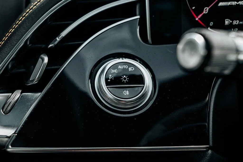 Mercedes-Benz E-Class photo 32
