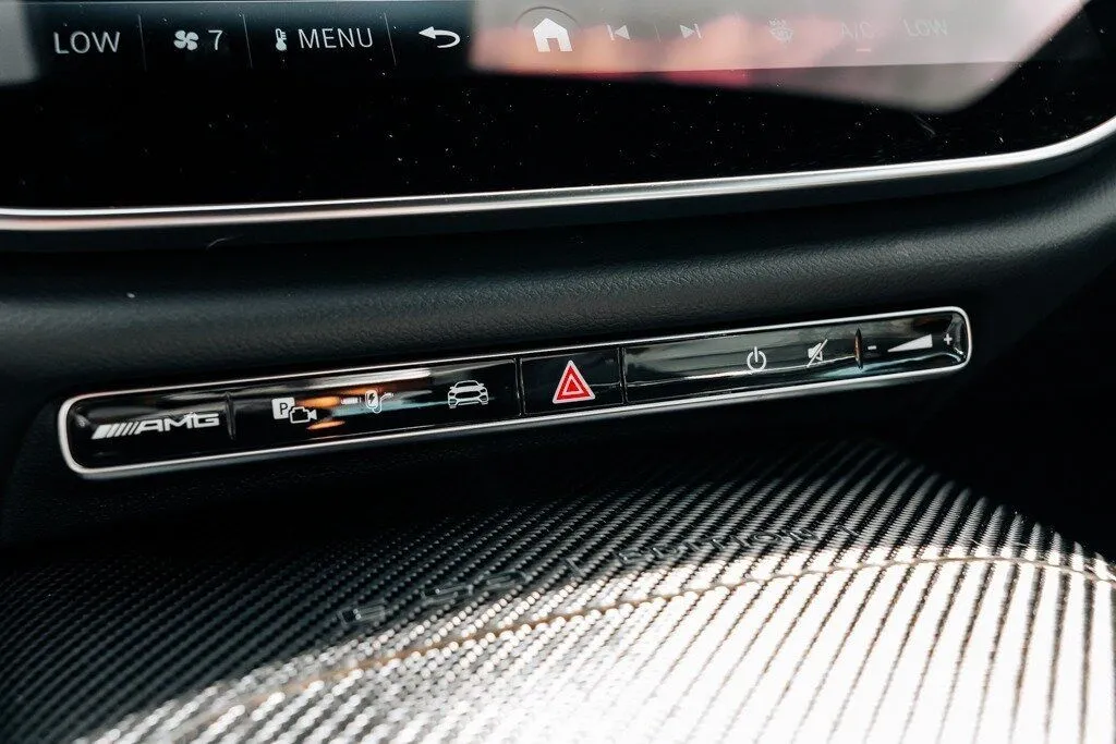 Mercedes-Benz E-Class photo 40