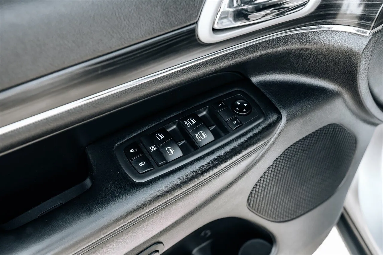 Jeep Grand Cherokee photo 22