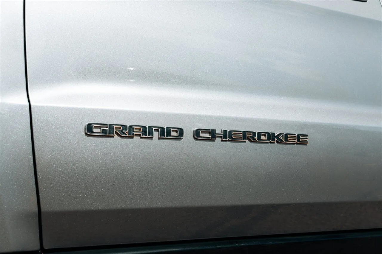 Jeep Grand Cherokee photo 12