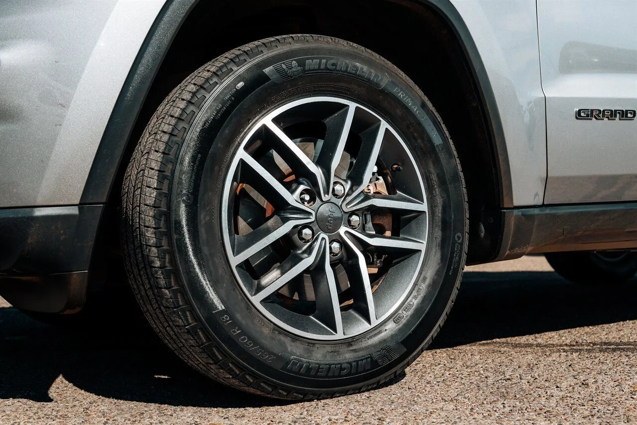 Jeep Grand Cherokee photo 11