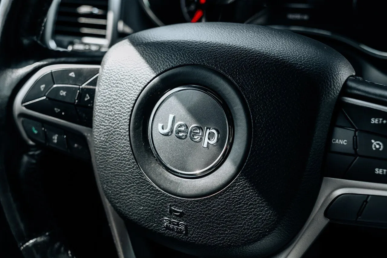 Jeep Grand Cherokee photo 28