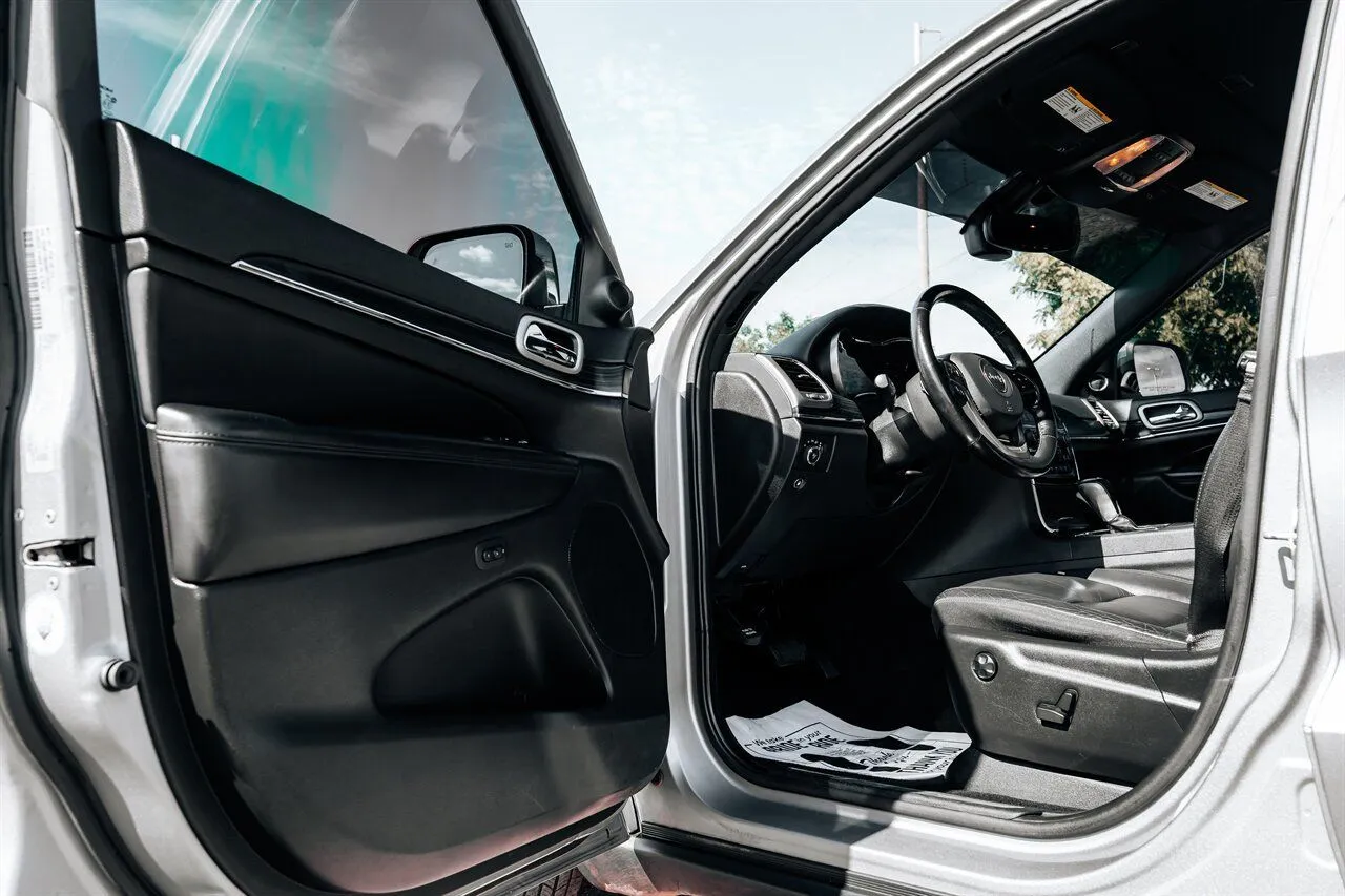 Jeep Grand Cherokee photo 23