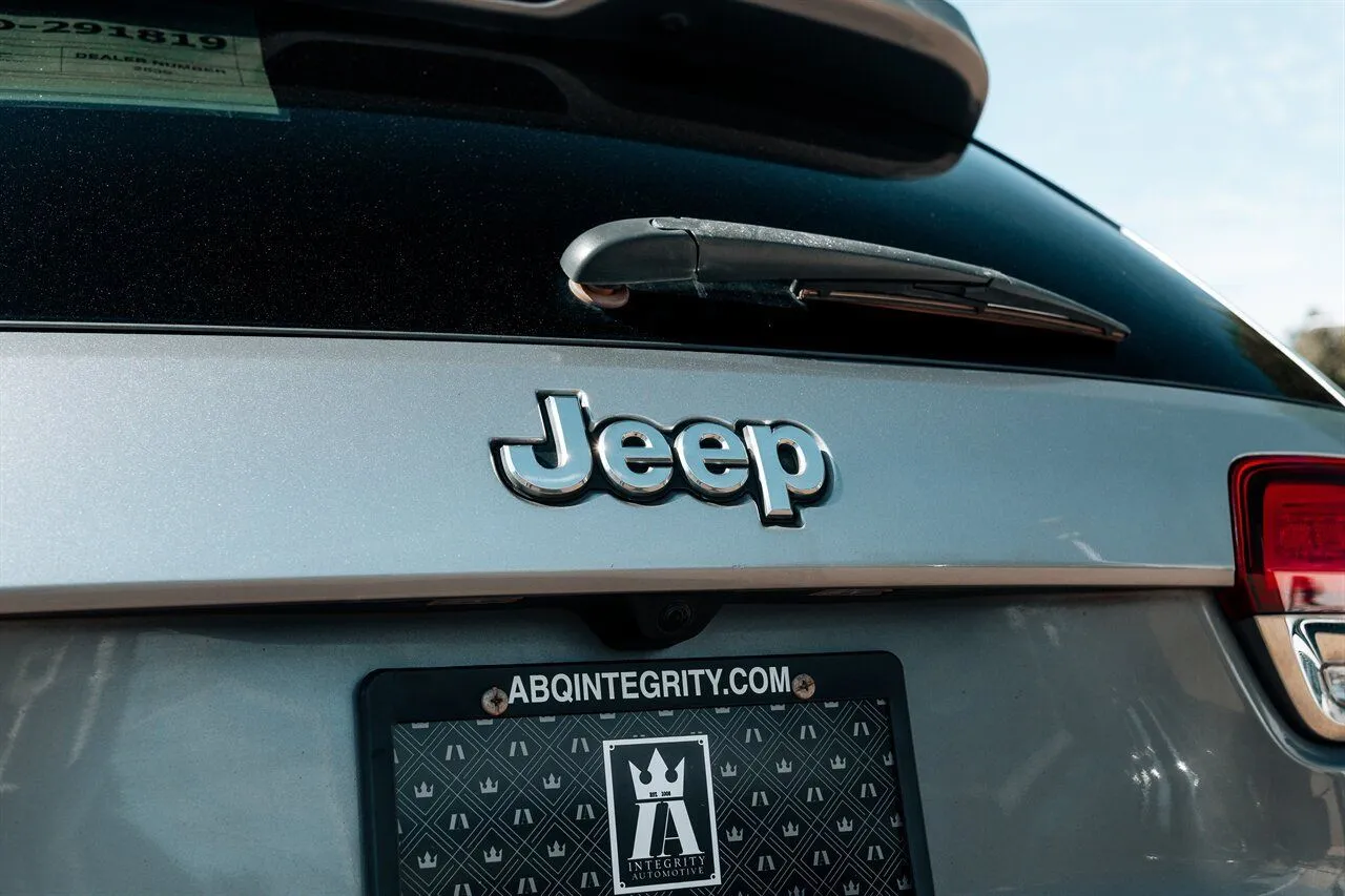 Jeep Grand Cherokee photo 17