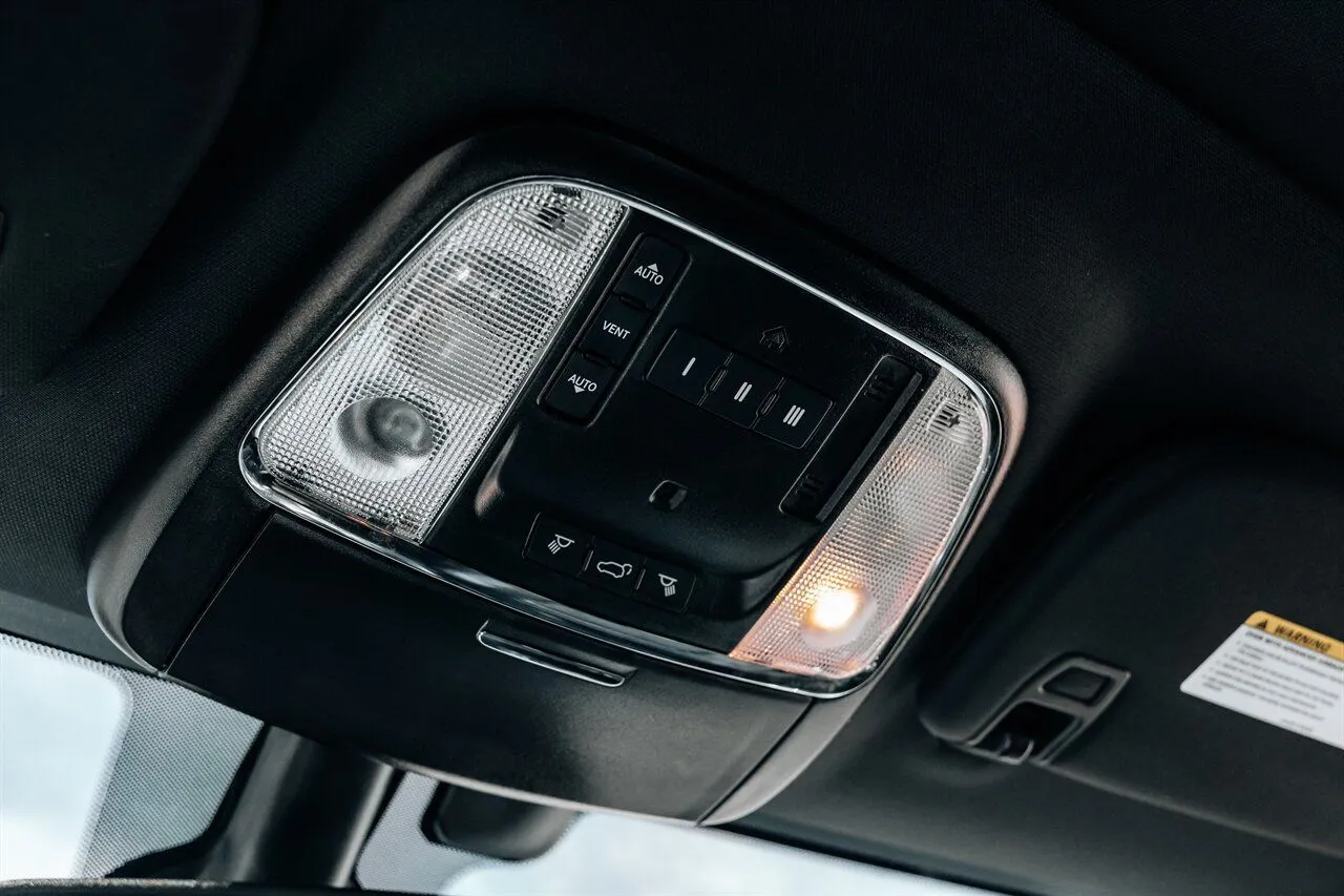 Jeep Grand Cherokee photo 39