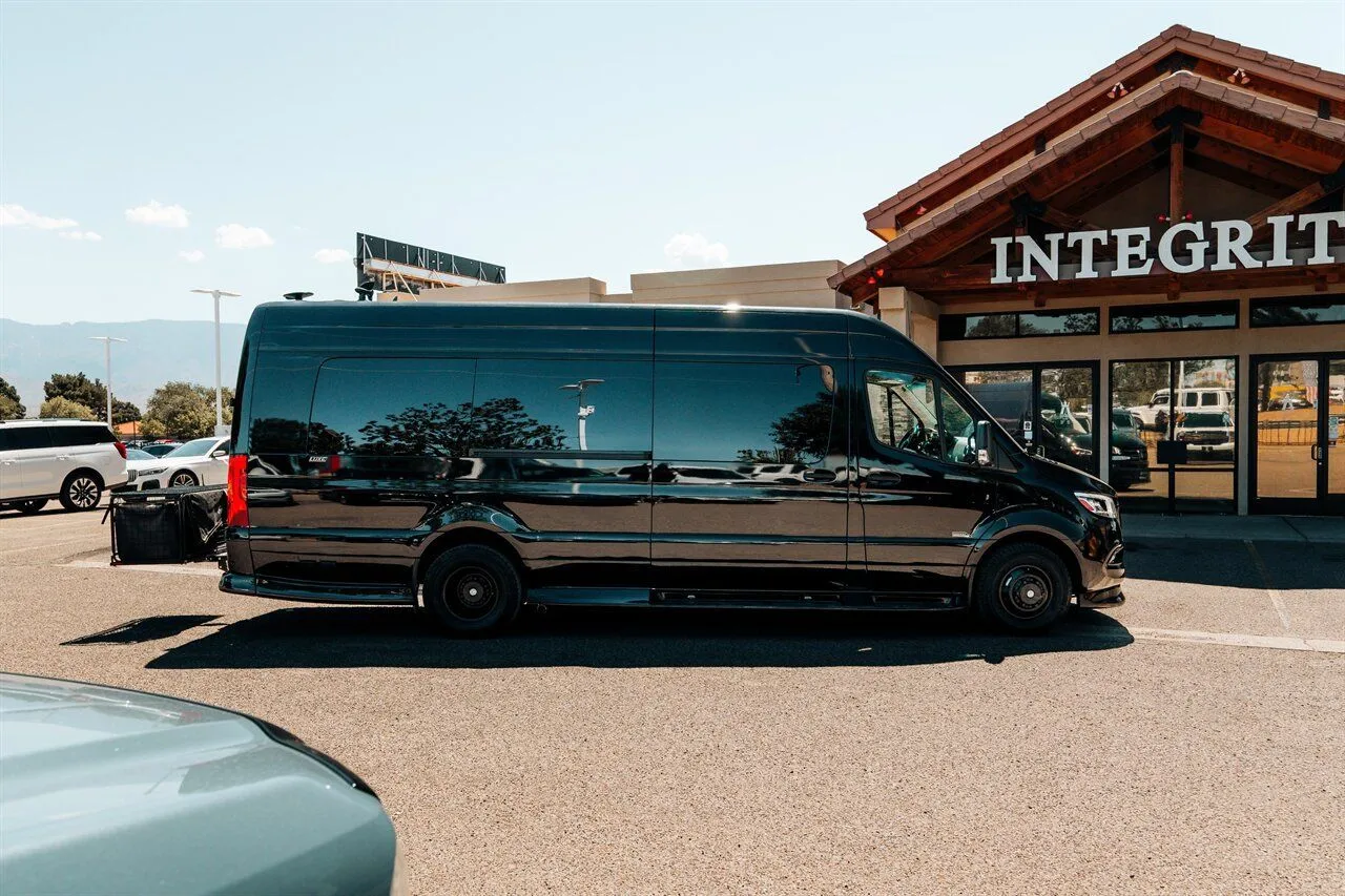 Mercedes-Benz Sprinter photo 8