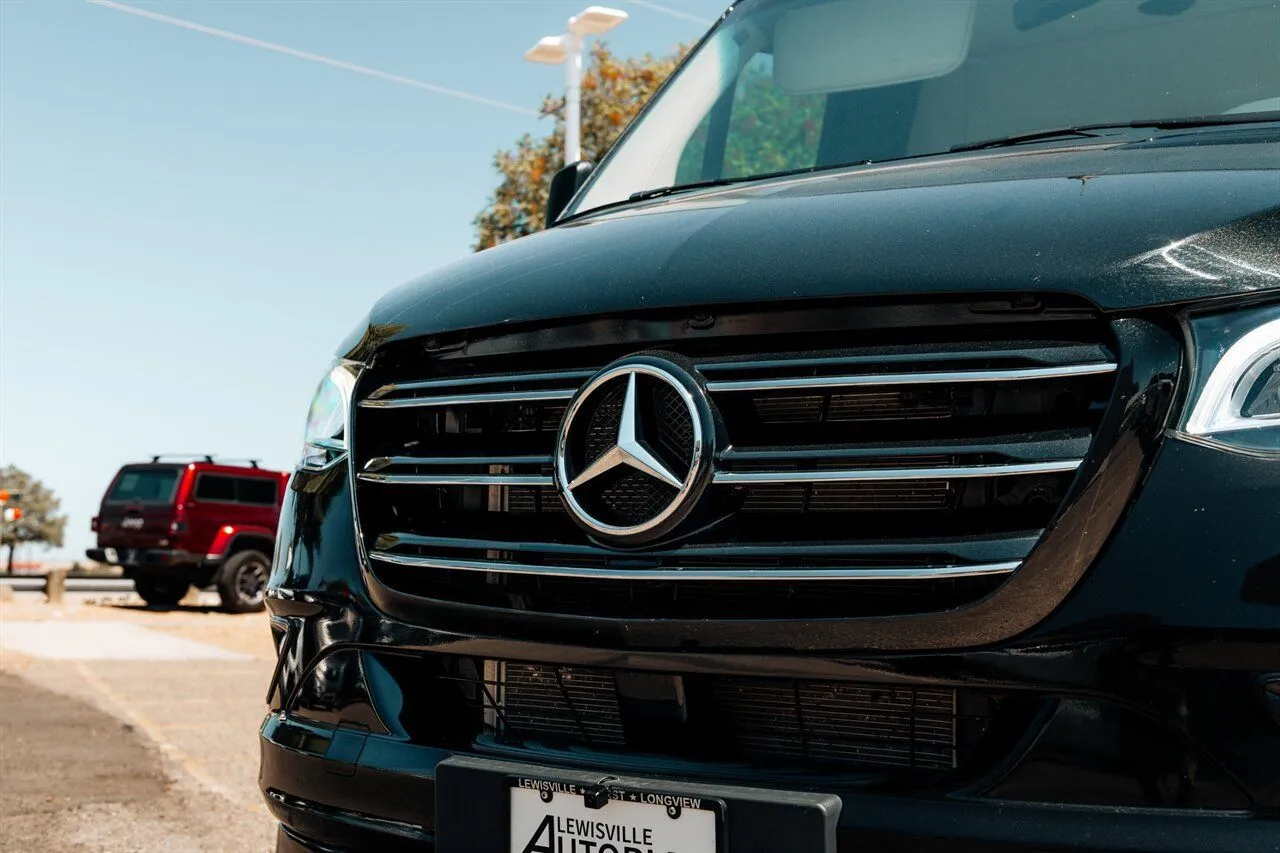 Mercedes-Benz Sprinter photo 10
