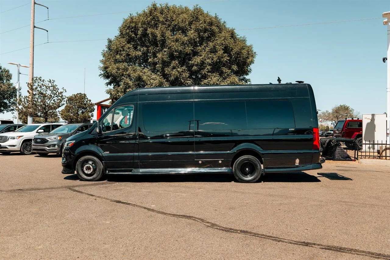 Mercedes-Benz Sprinter photo 4