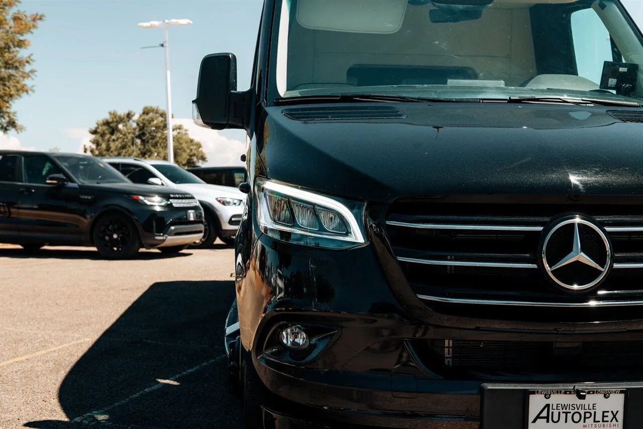 Mercedes-Benz Sprinter photo 9