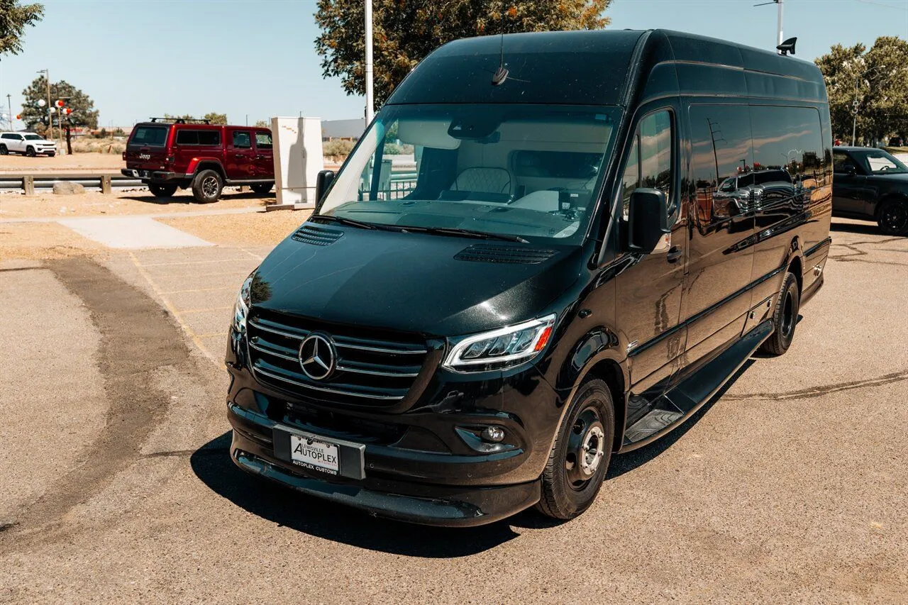 Mercedes-Benz Sprinter photo 13