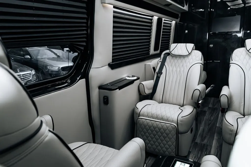 Mercedes-Benz Sprinter photo 29