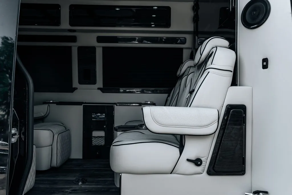 Mercedes-Benz Sprinter photo 23