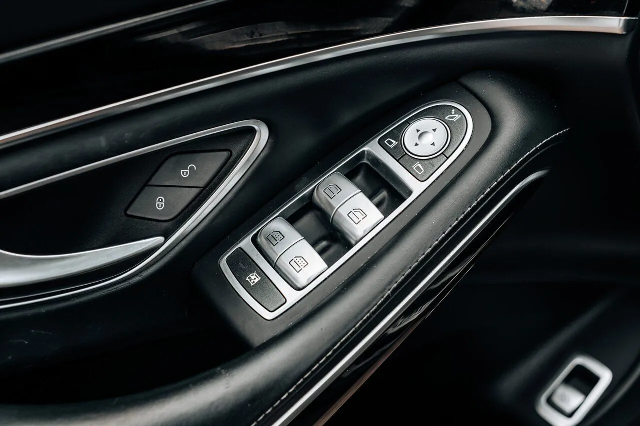 Mercedes-Benz S-Class photo 22