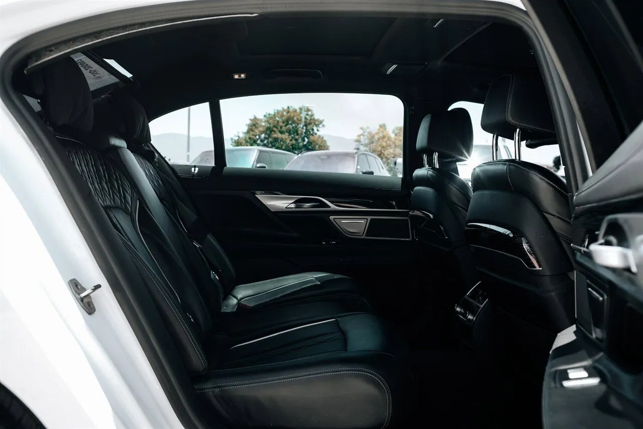 BMW 7 Series photo 46