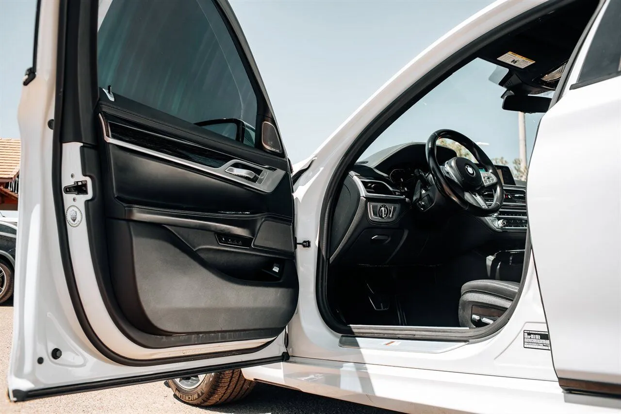 BMW 7 Series photo 21