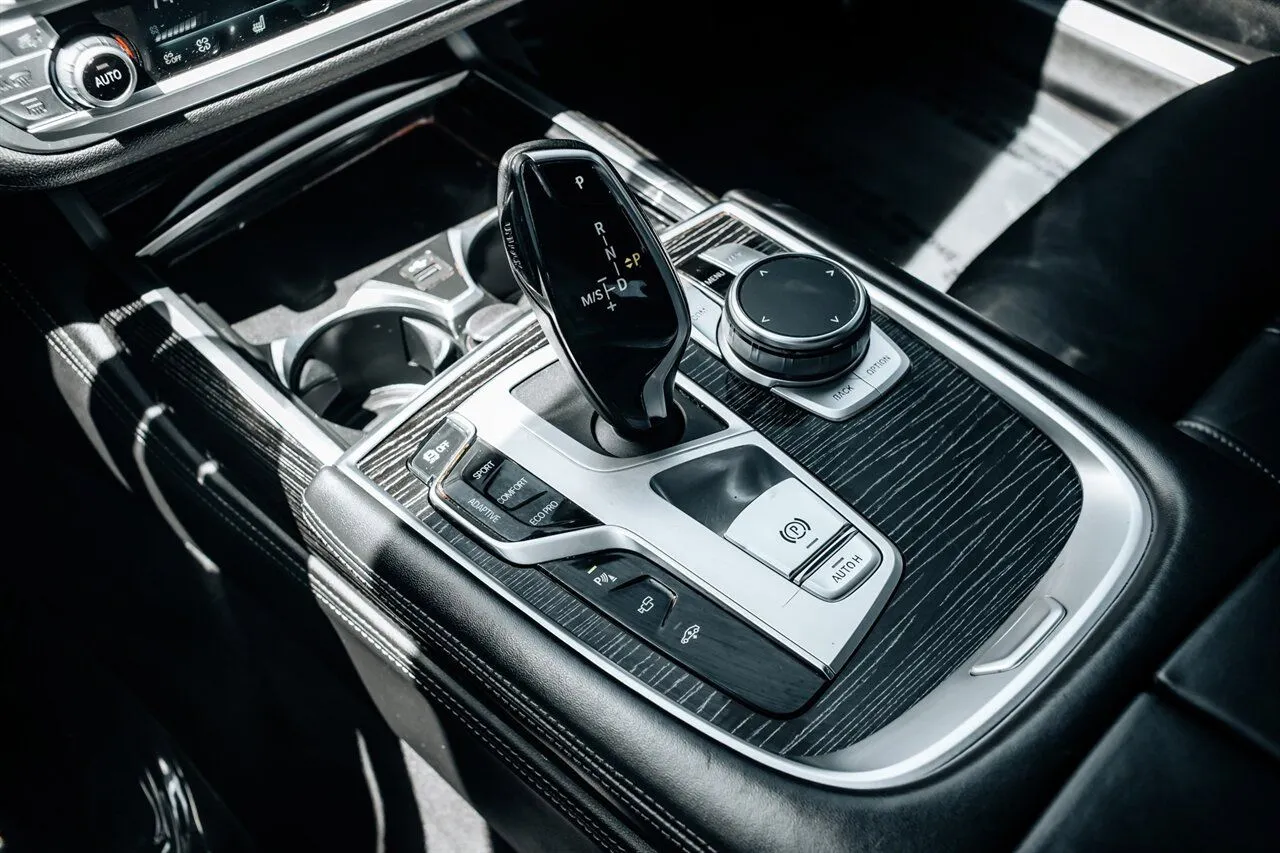 BMW 7 Series photo 33
