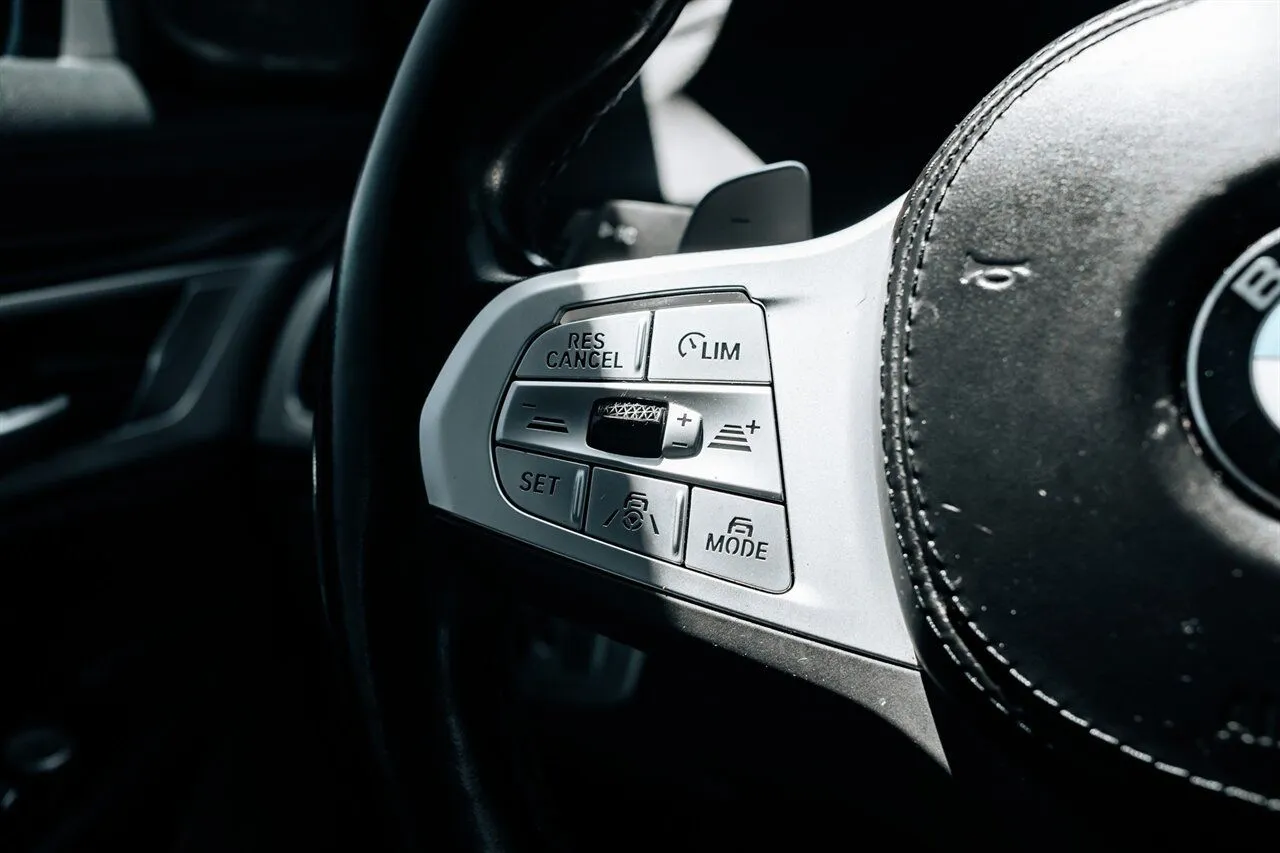 BMW 7 Series photo 26