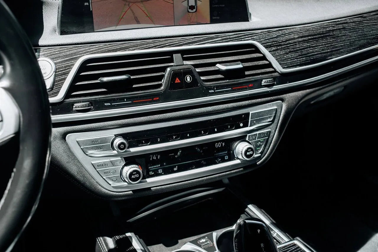 BMW 7 Series photo 32