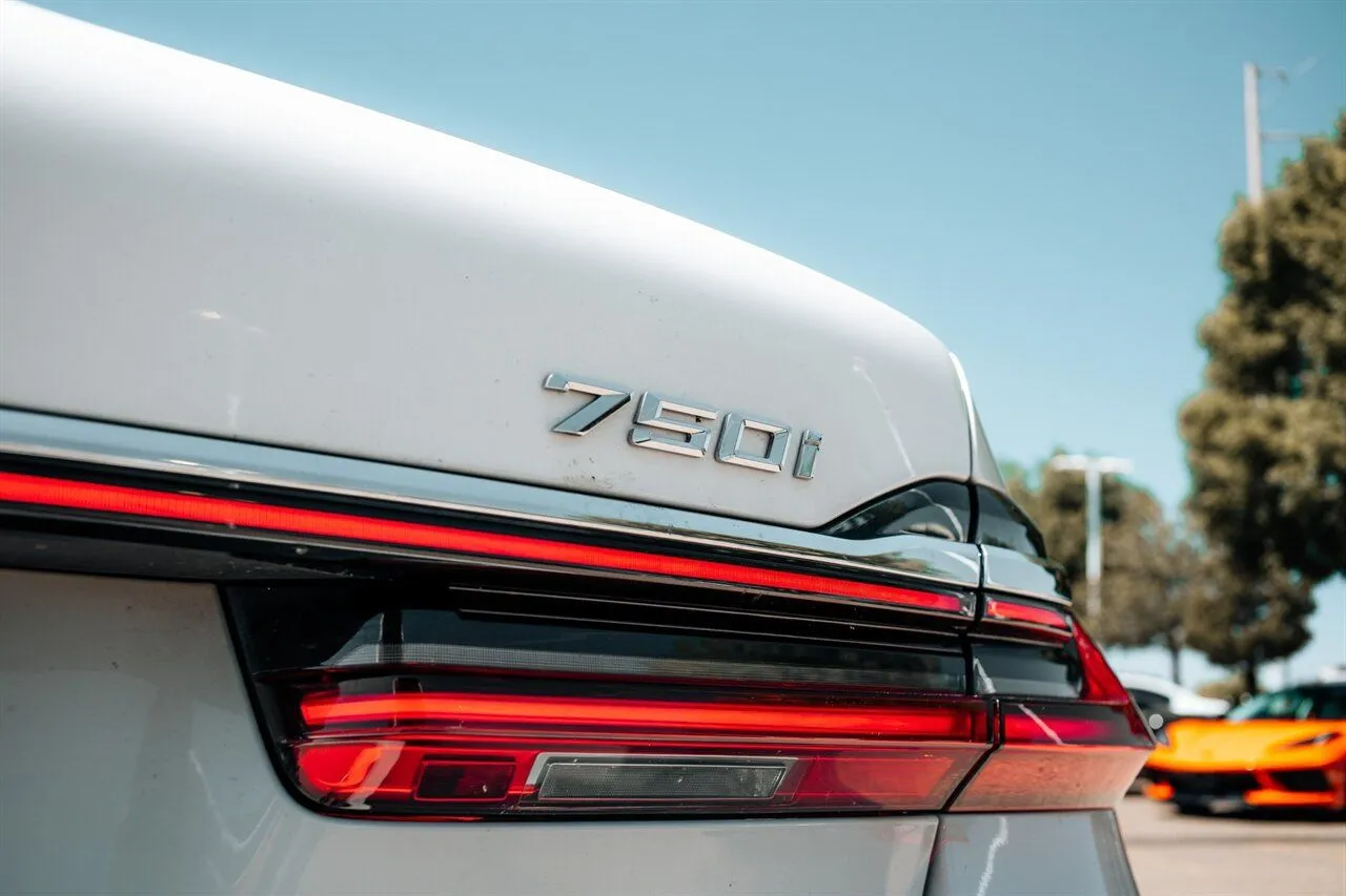 BMW 7 Series photo 13