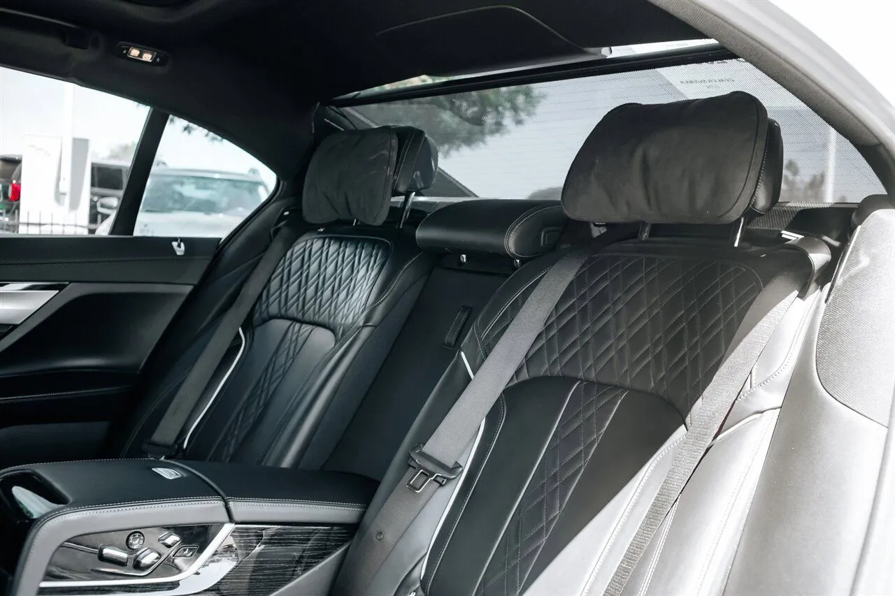 BMW 7 Series photo 40