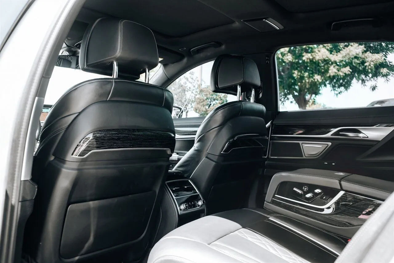 BMW 7 Series photo 38