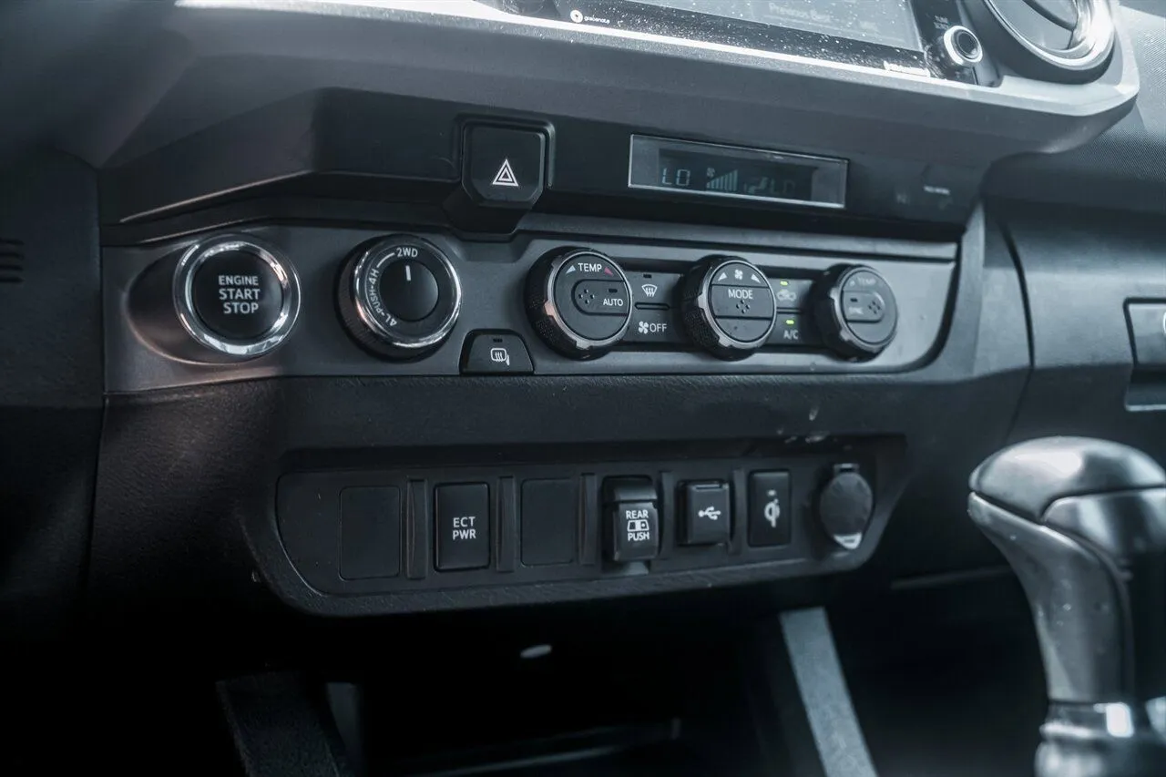 Toyota Tacoma photo 29