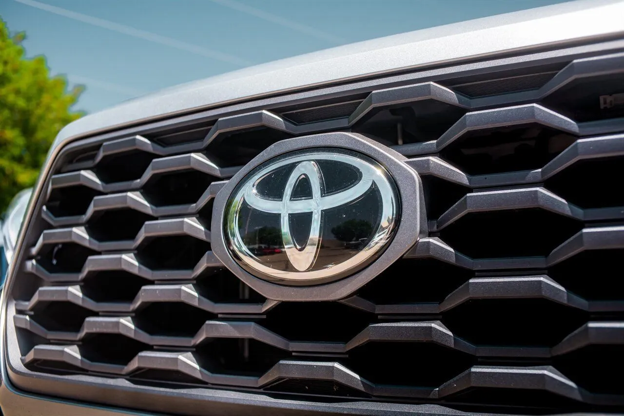 Toyota Tacoma photo 10