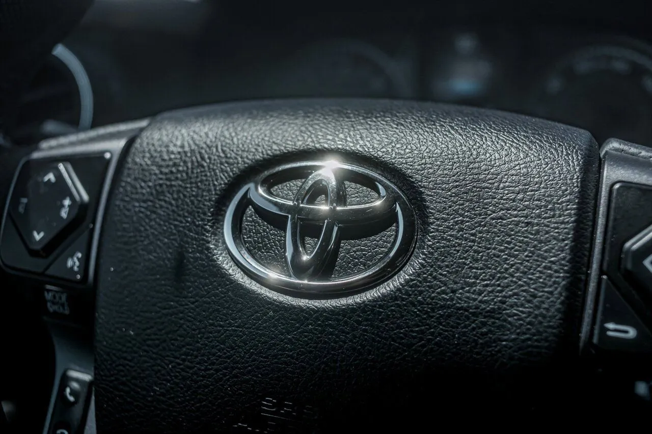 Toyota Tacoma photo 22