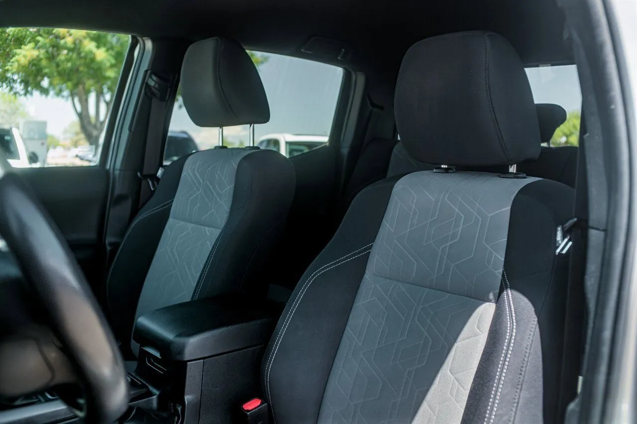 Toyota Tacoma photo 18