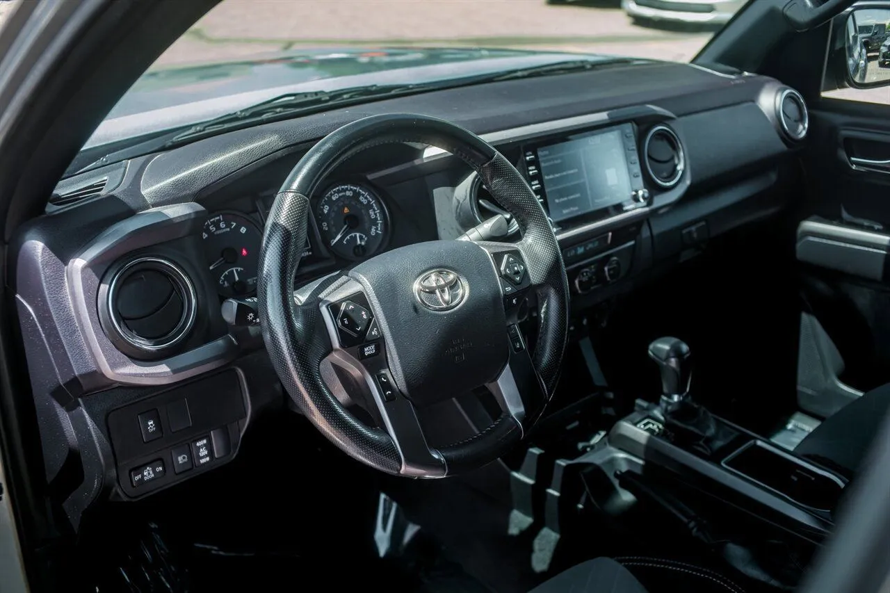 Toyota Tacoma photo 16