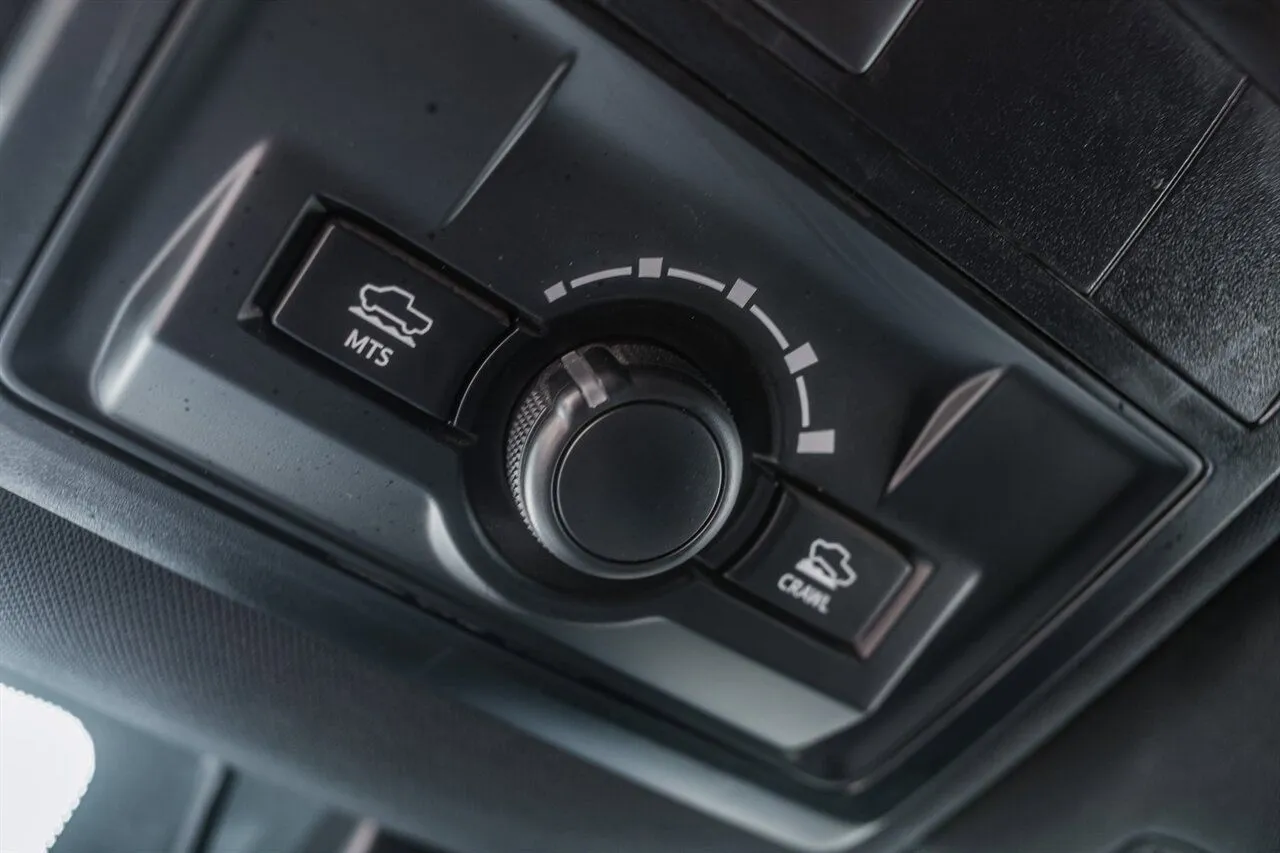 Toyota Tacoma photo 33