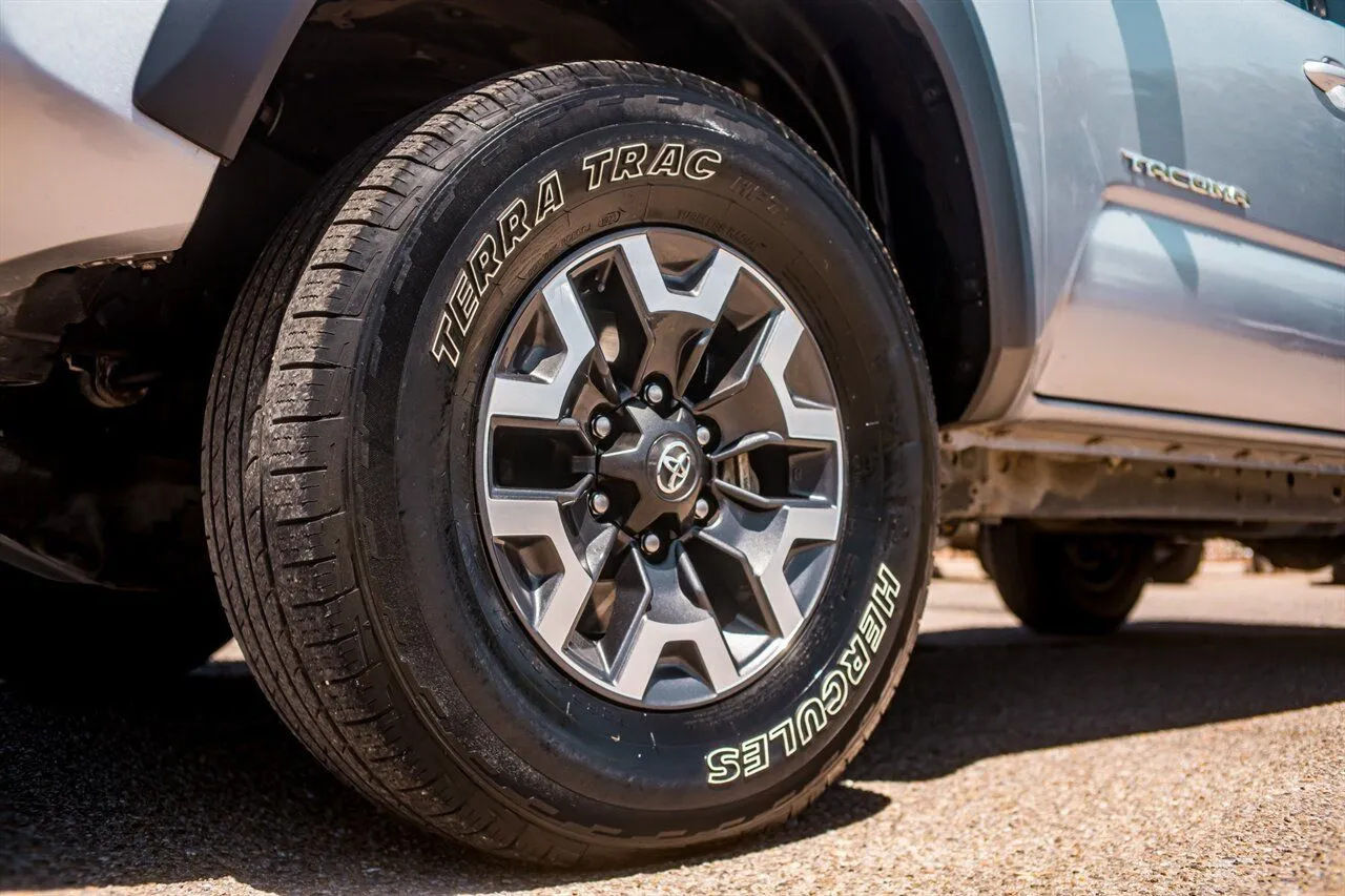 Toyota Tacoma photo 12