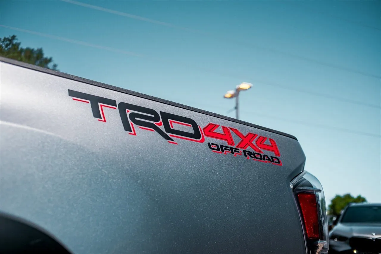 Toyota Tacoma photo 14