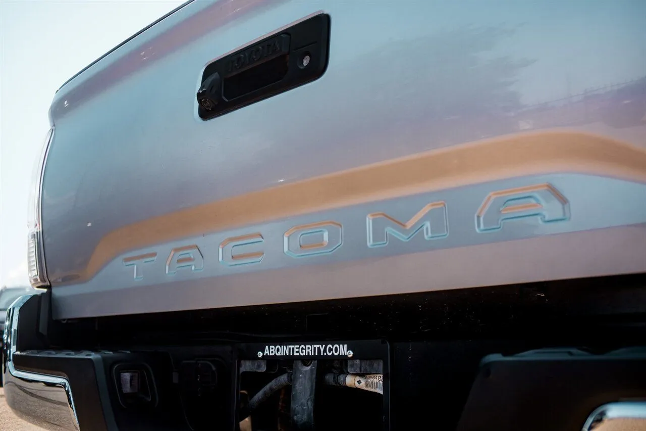 Toyota Tacoma photo 15