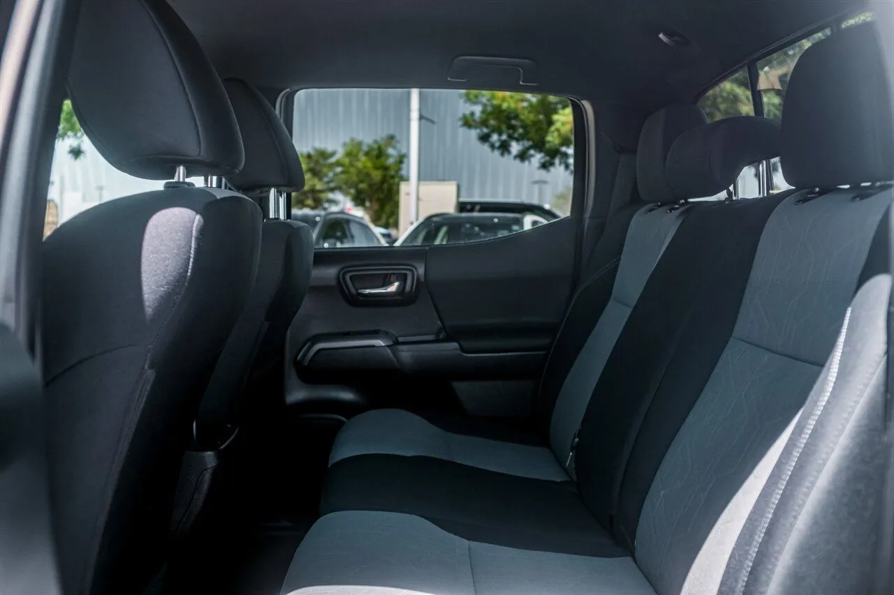 Toyota Tacoma photo 35