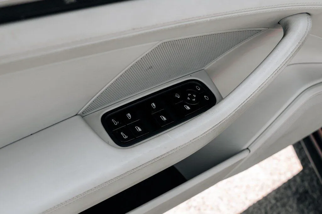 Porsche Panamera photo 19