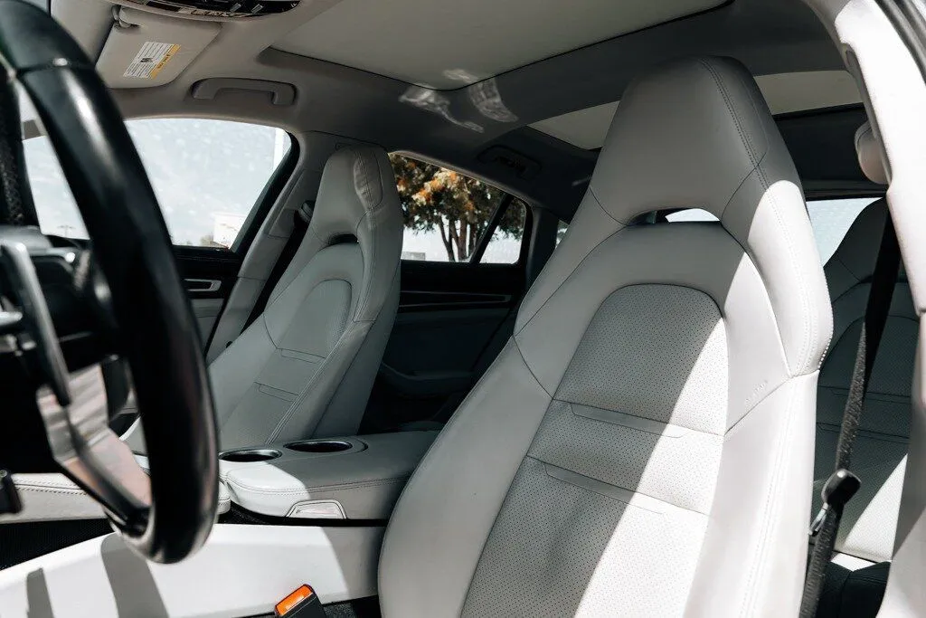 Porsche Panamera photo 18