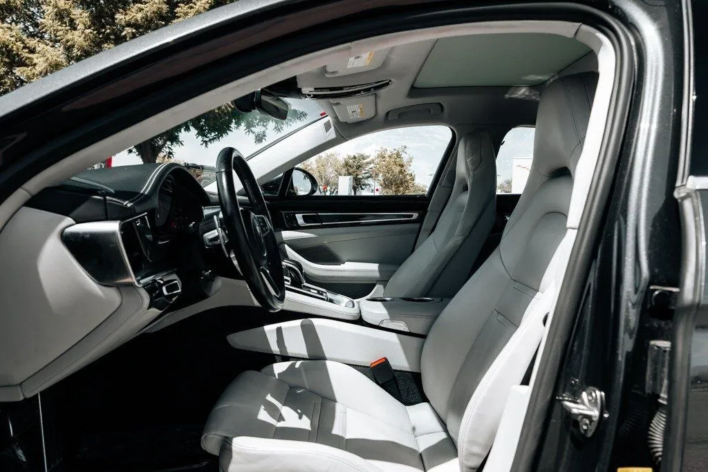 Porsche Panamera photo 17