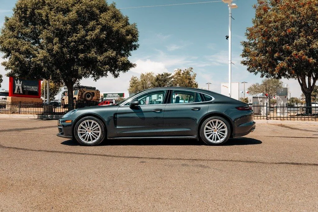 Porsche Panamera photo 4
