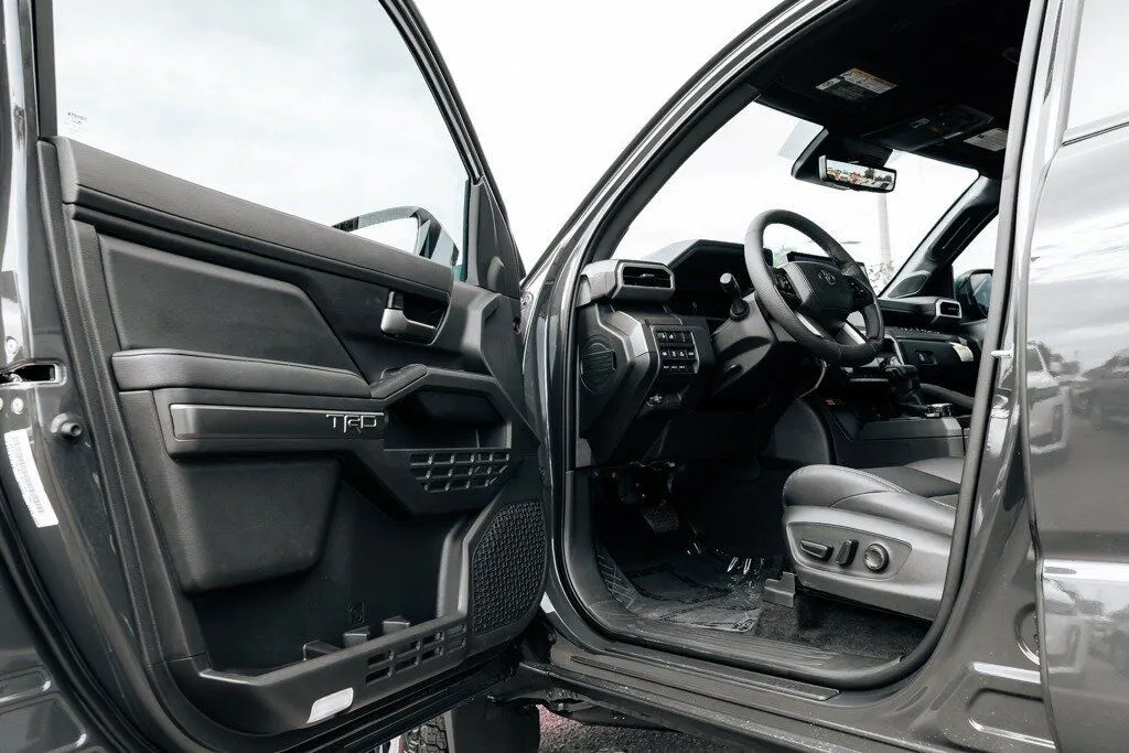 Toyota Tacoma photo 23