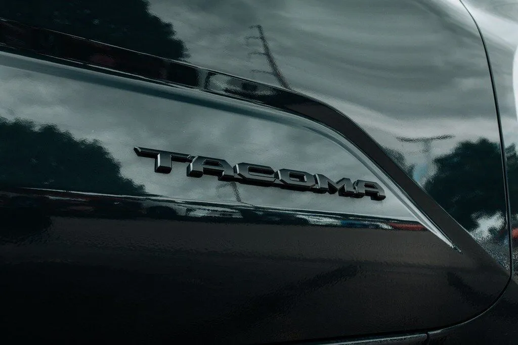 Toyota Tacoma photo 12