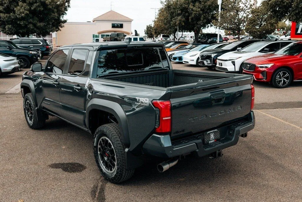 Toyota Tacoma photo 18